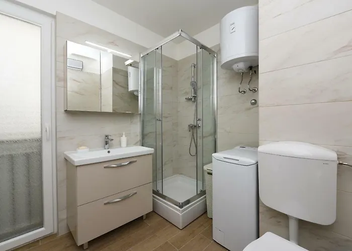 July Апартаменты *